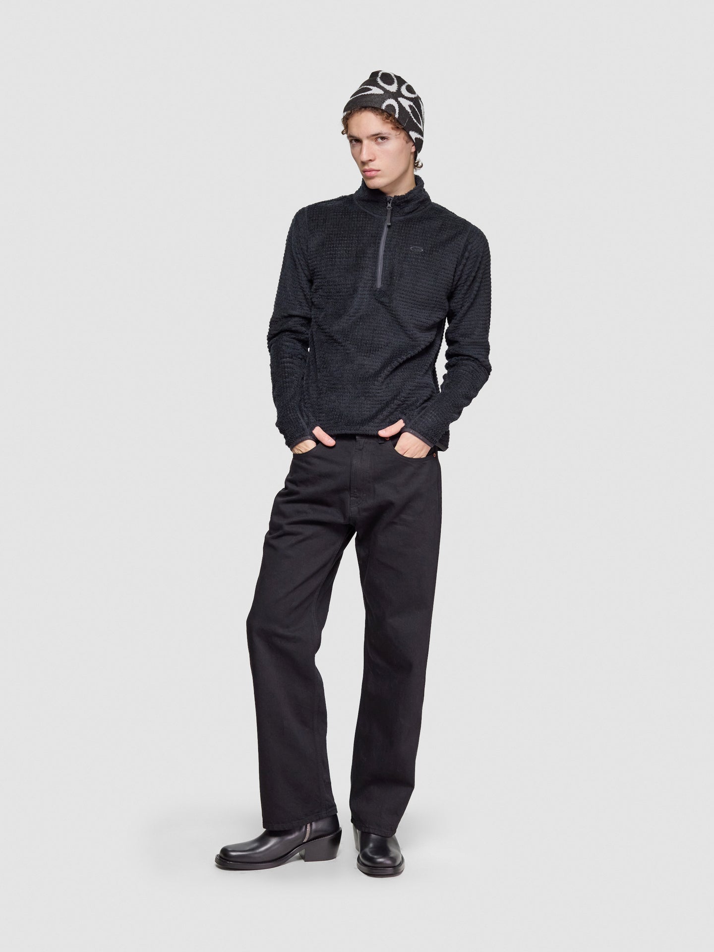 Bowls Alpha Half-Zip Sweatshirt in Blackout