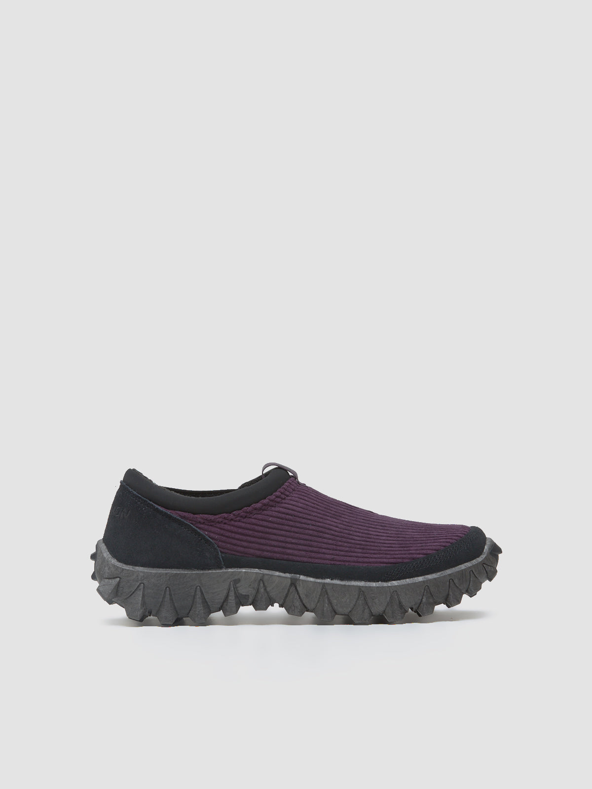 SNOWCLOG CORDUROY Sneaker in Plum & Black