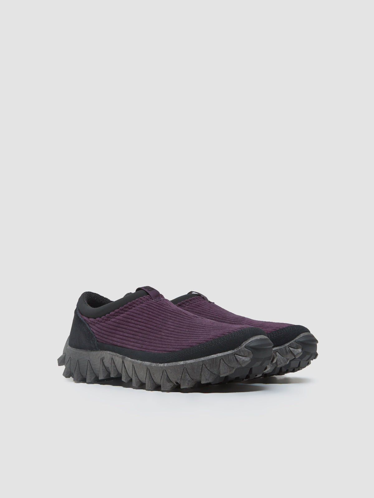 SNOWCLOG CORDUROY Sneaker in Plum & Black