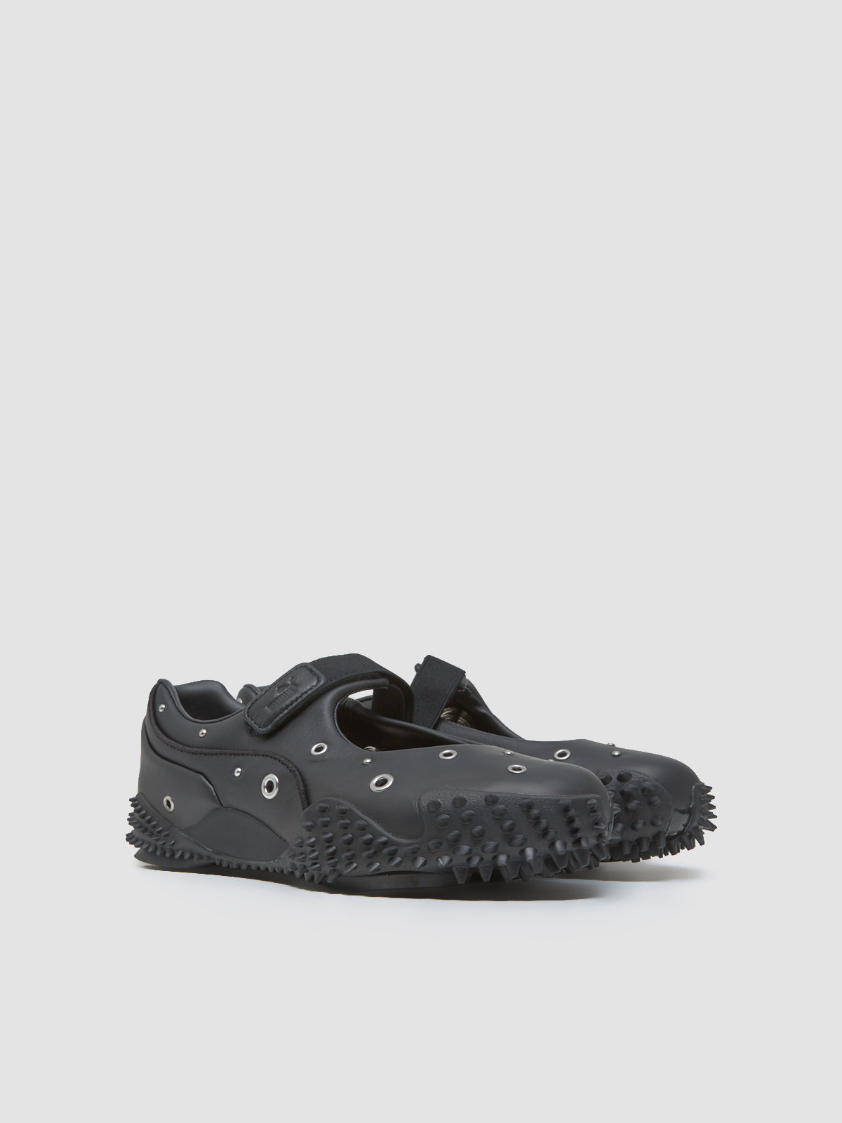 WMNS Mostro Fey Studs Sneaker in Black & Silver