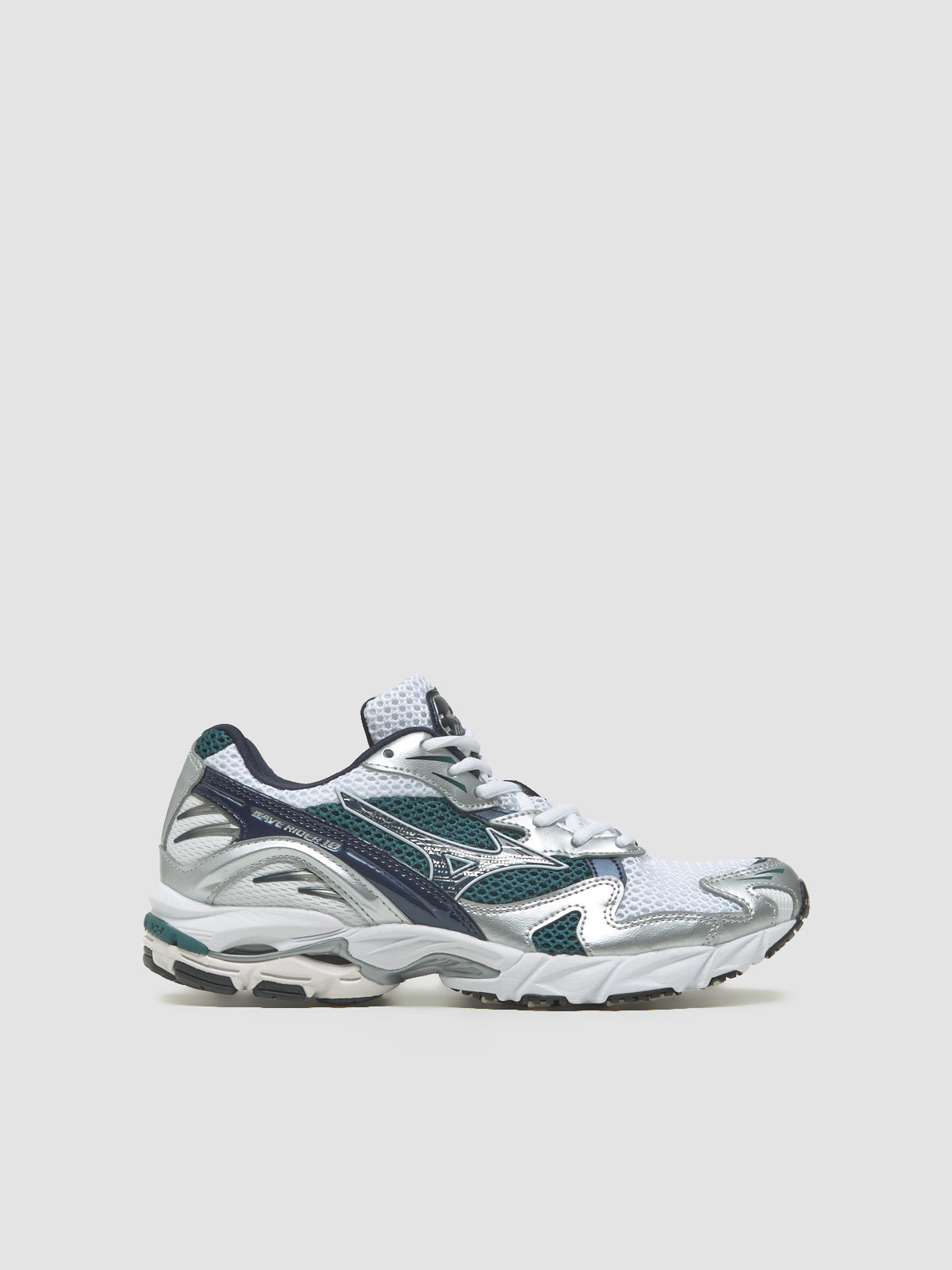 Wave Rider 10 Sneaker in White & Baritone Blue