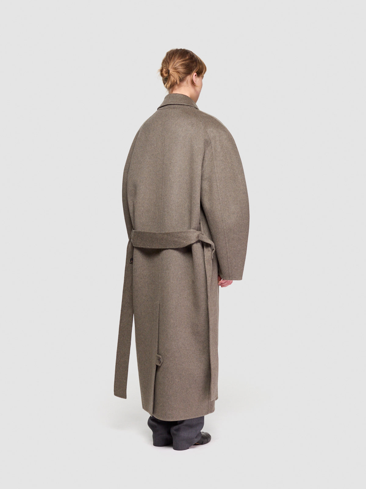 Le Manteau D'Homme Curvio in Dark Grey