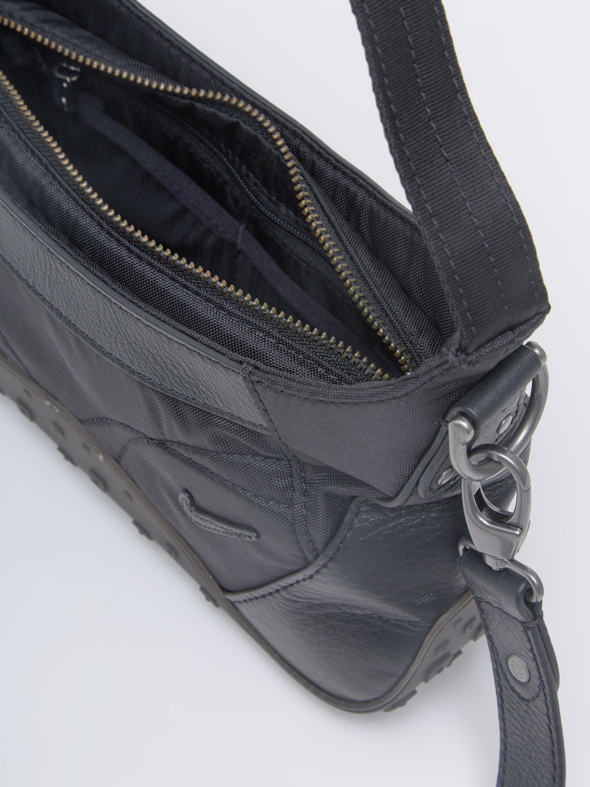 x KNWLS Razr Run Bag in Black