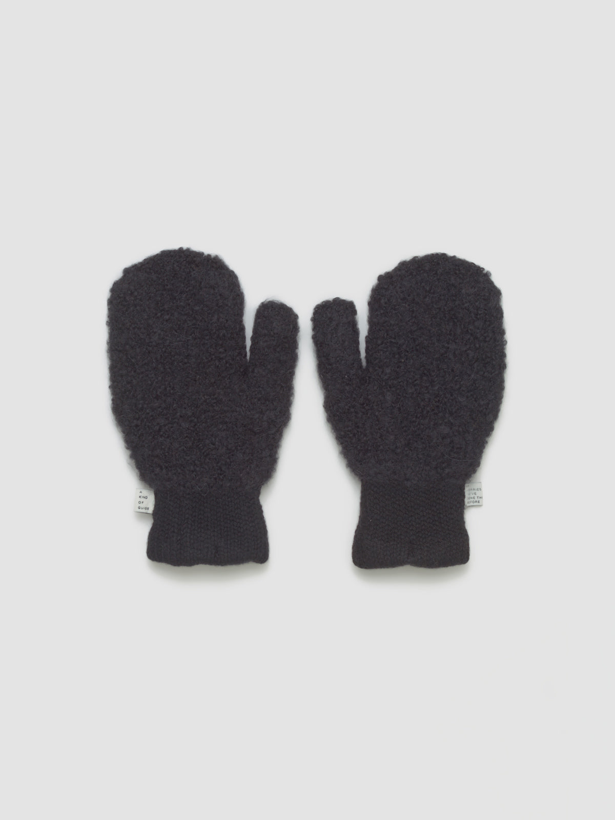Matad Mittens in Black Boucle