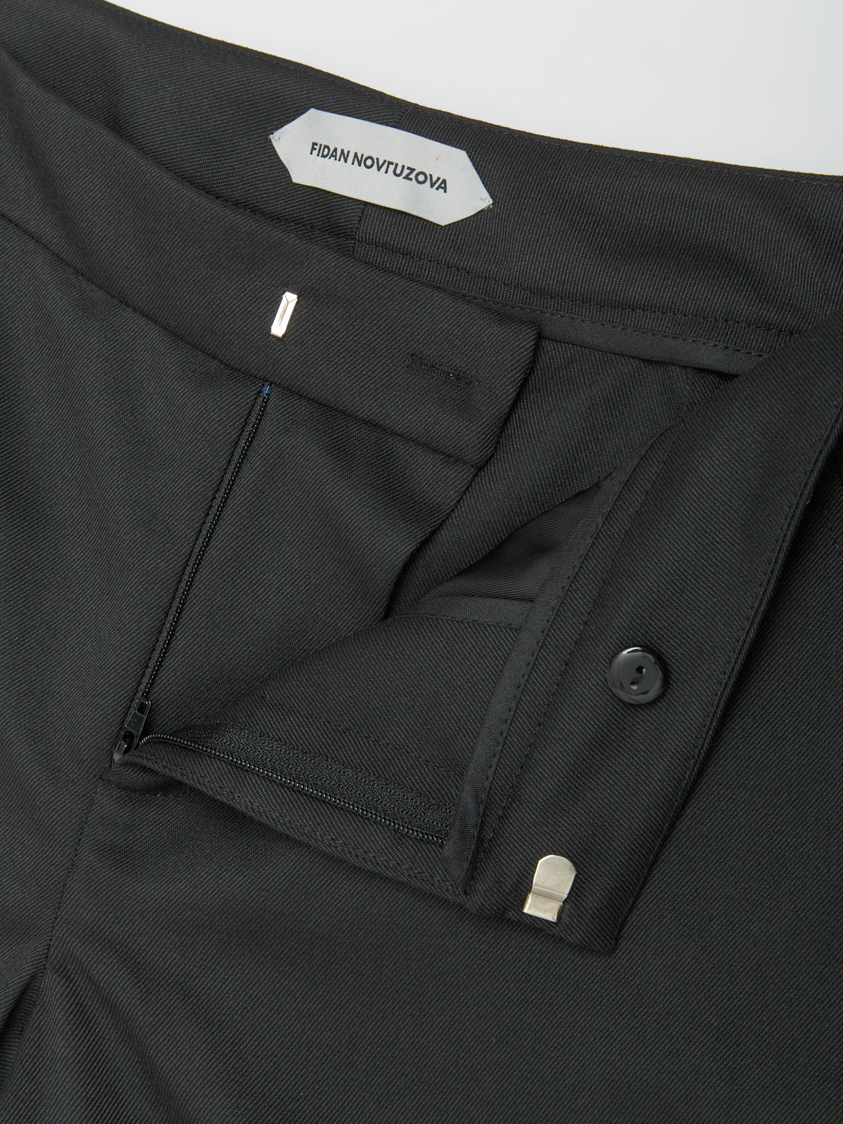 Ira Capri Pants in Black