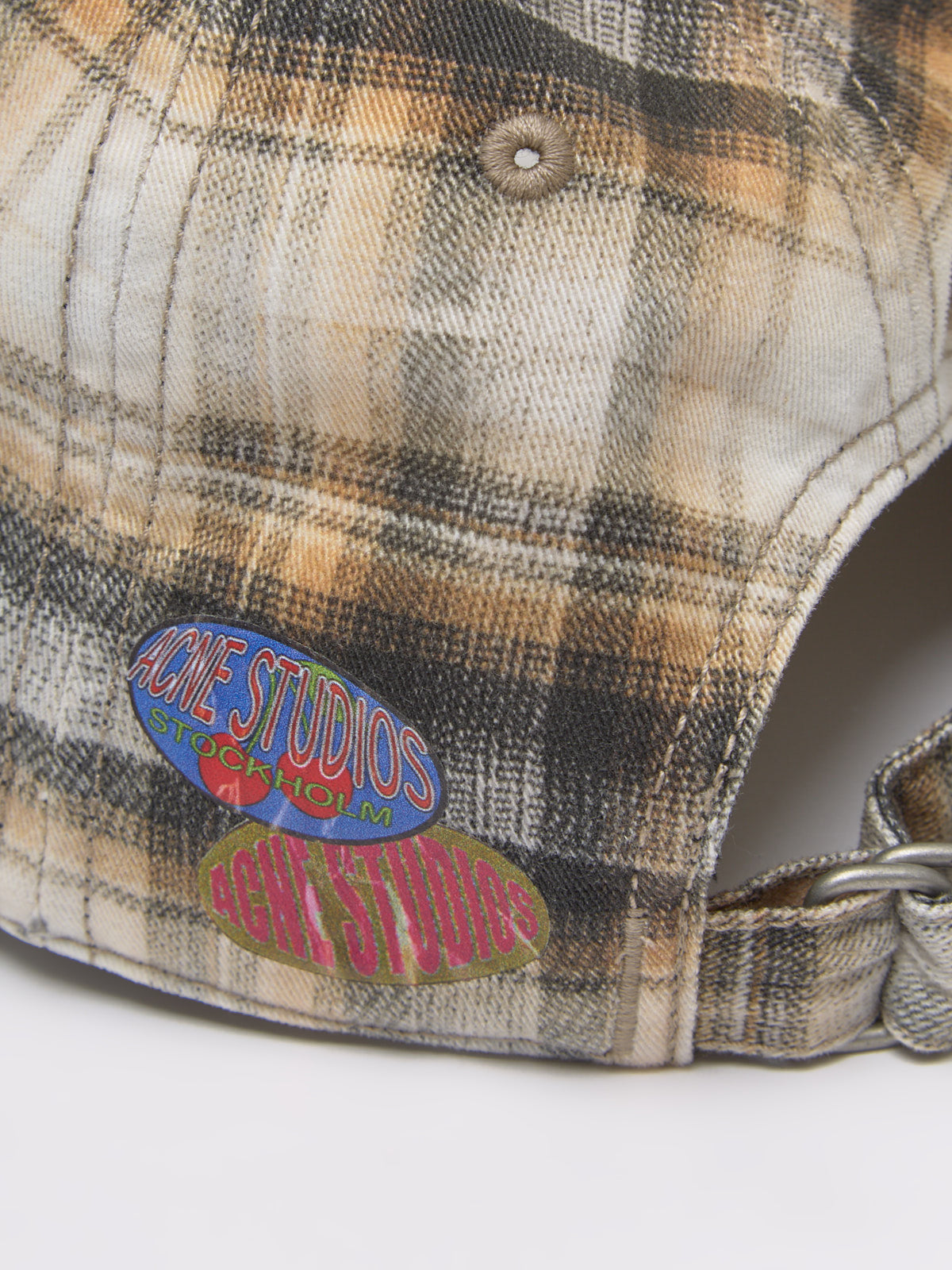 Used-Look Cap in White & Black