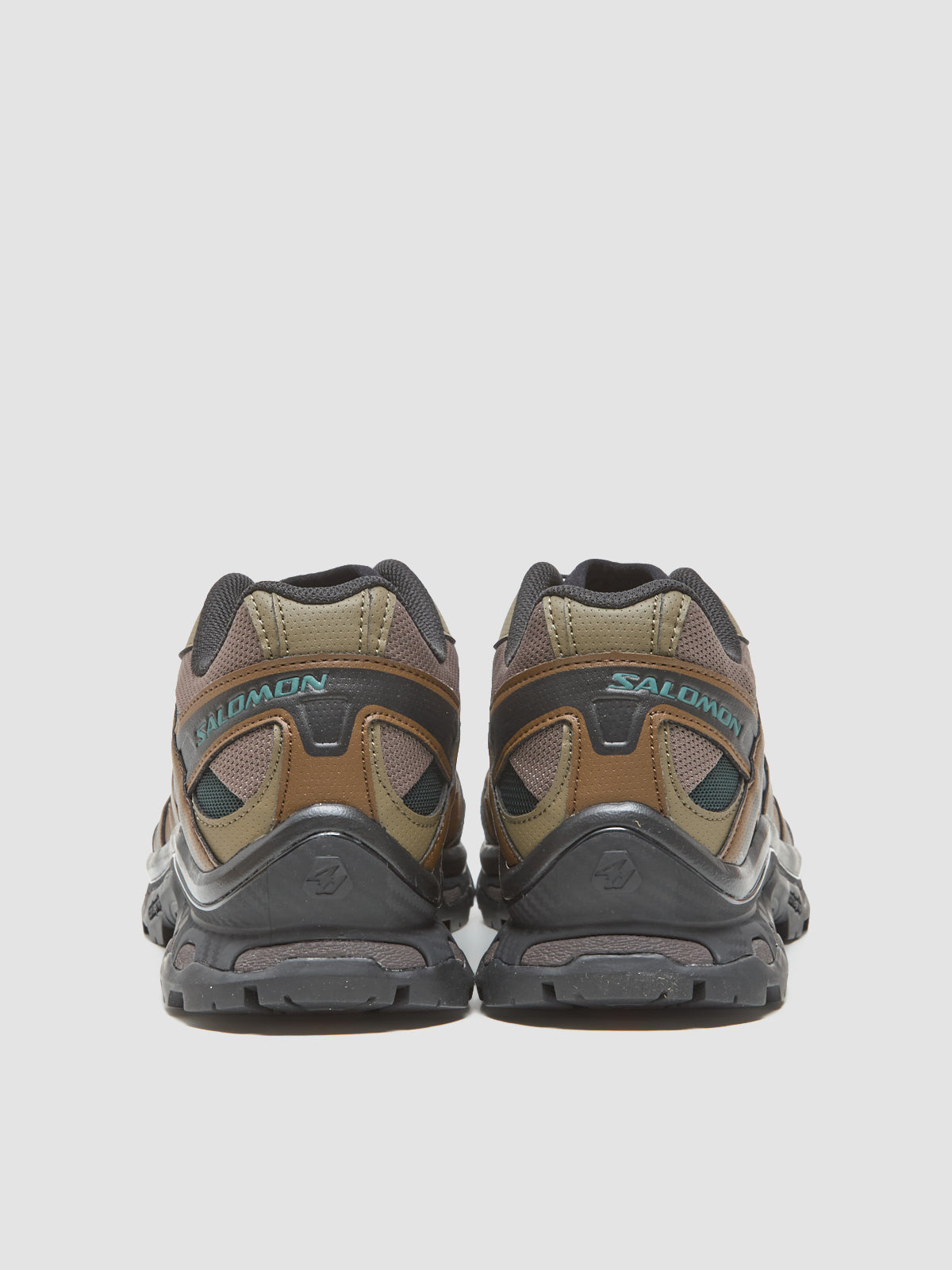 XT-QUEST Sneaker in Black & Dark Earth