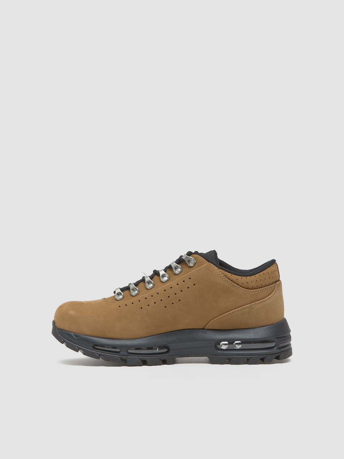 Air Max Goadome Low SP Sneaker in Taupe & University Red