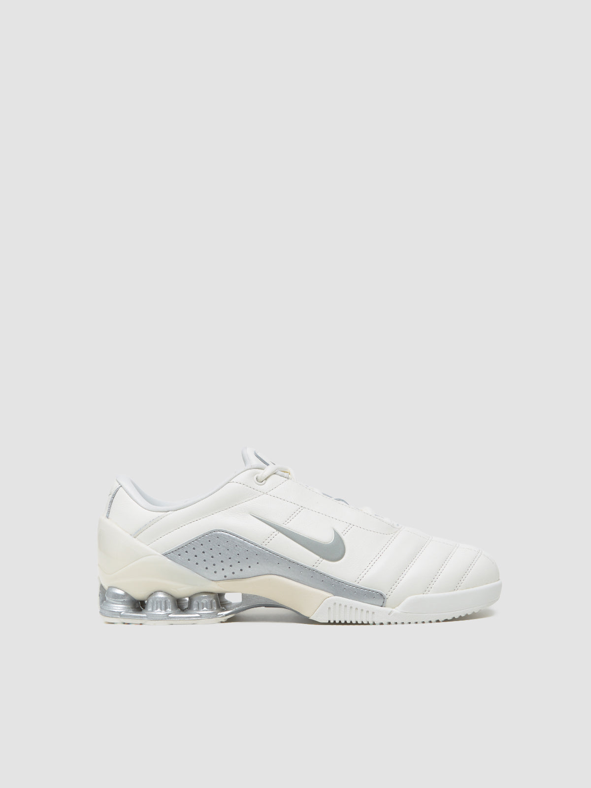 WMNS Total 90 Shox Magia Sneaker in Sail & Metallic Silver