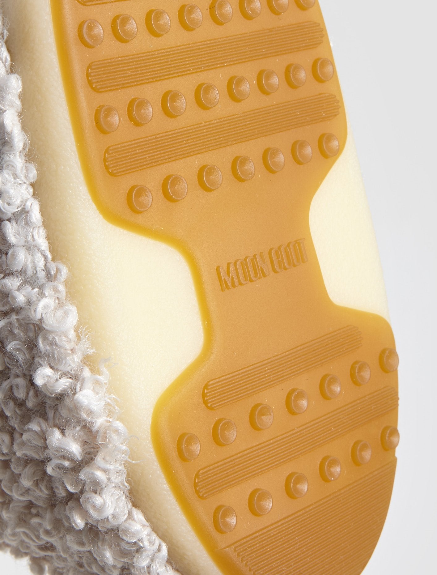 Moon Boot Sandal Band Faux Curly in Cream