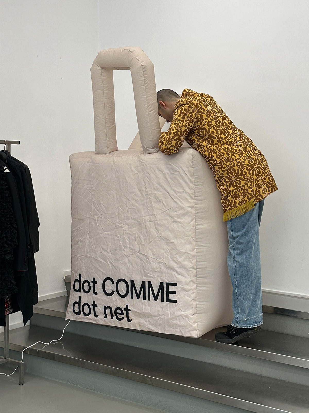 Voo Archive Invites: dot COMME