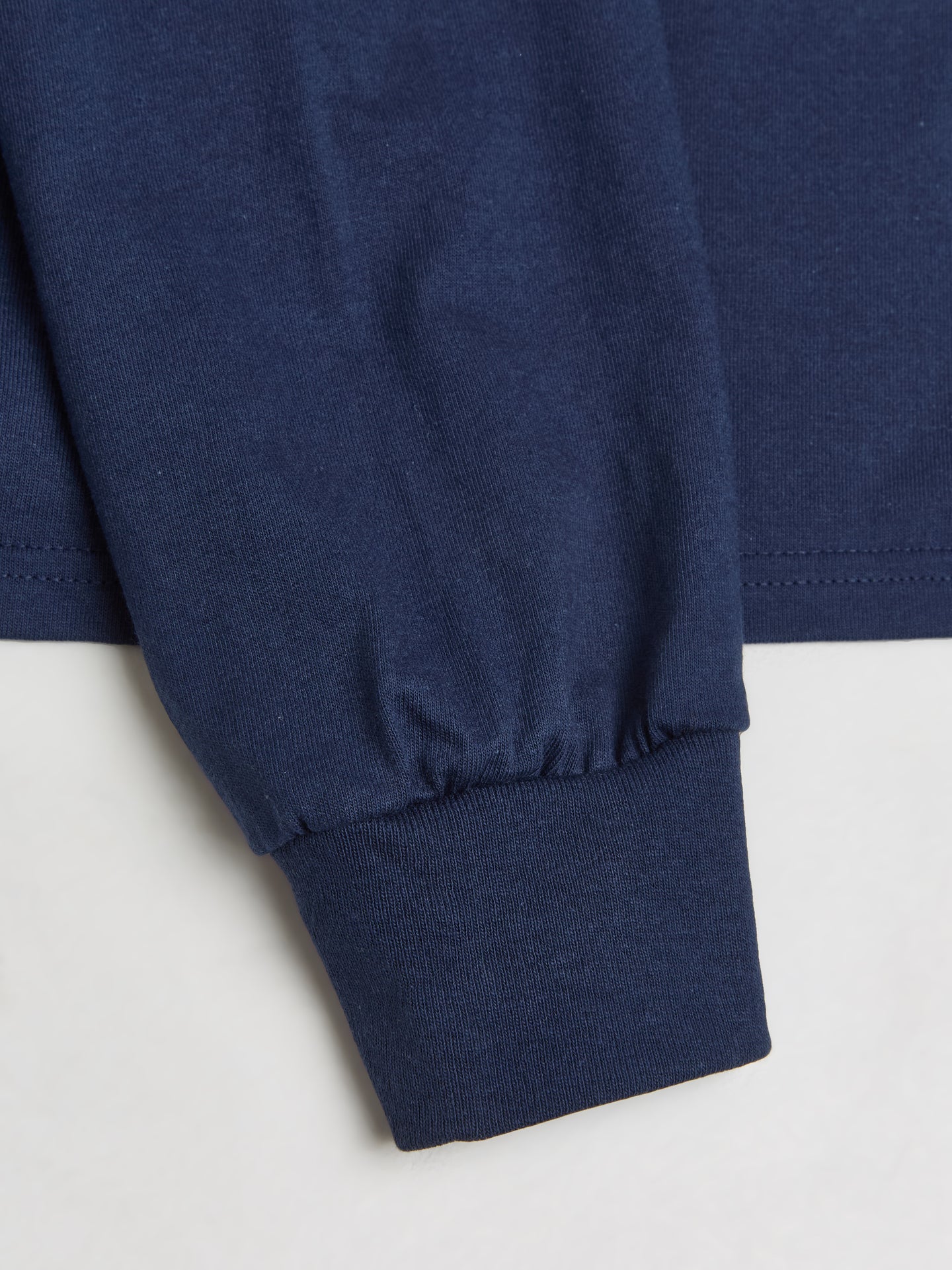 International Longsleeve T-Shirt in Navy