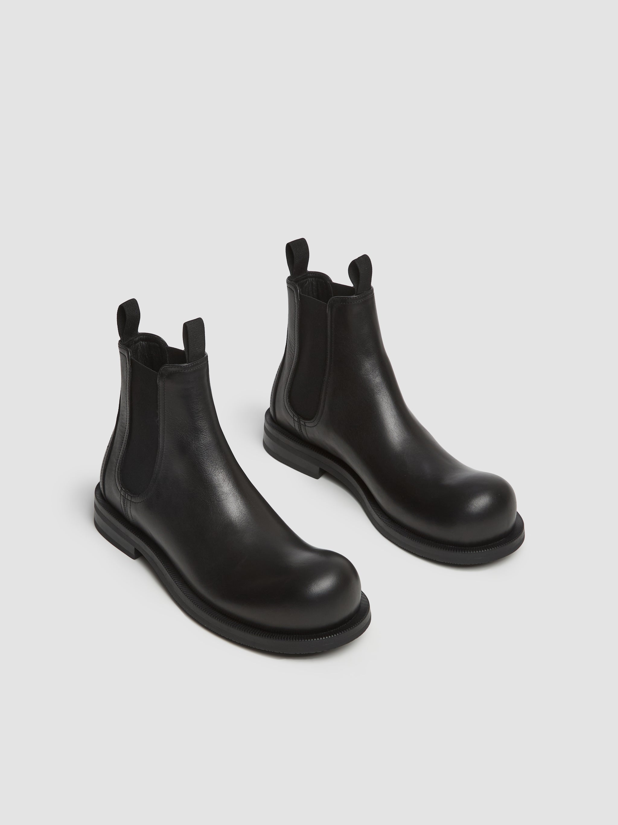 Bulb Toe Chelsea Boots in Black