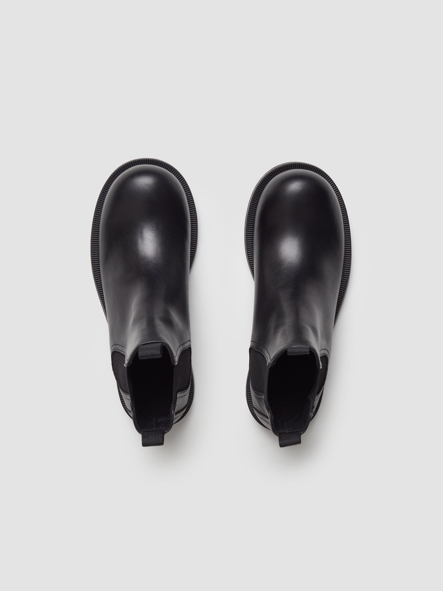 Bulb Toe Chelsea Boots in Black