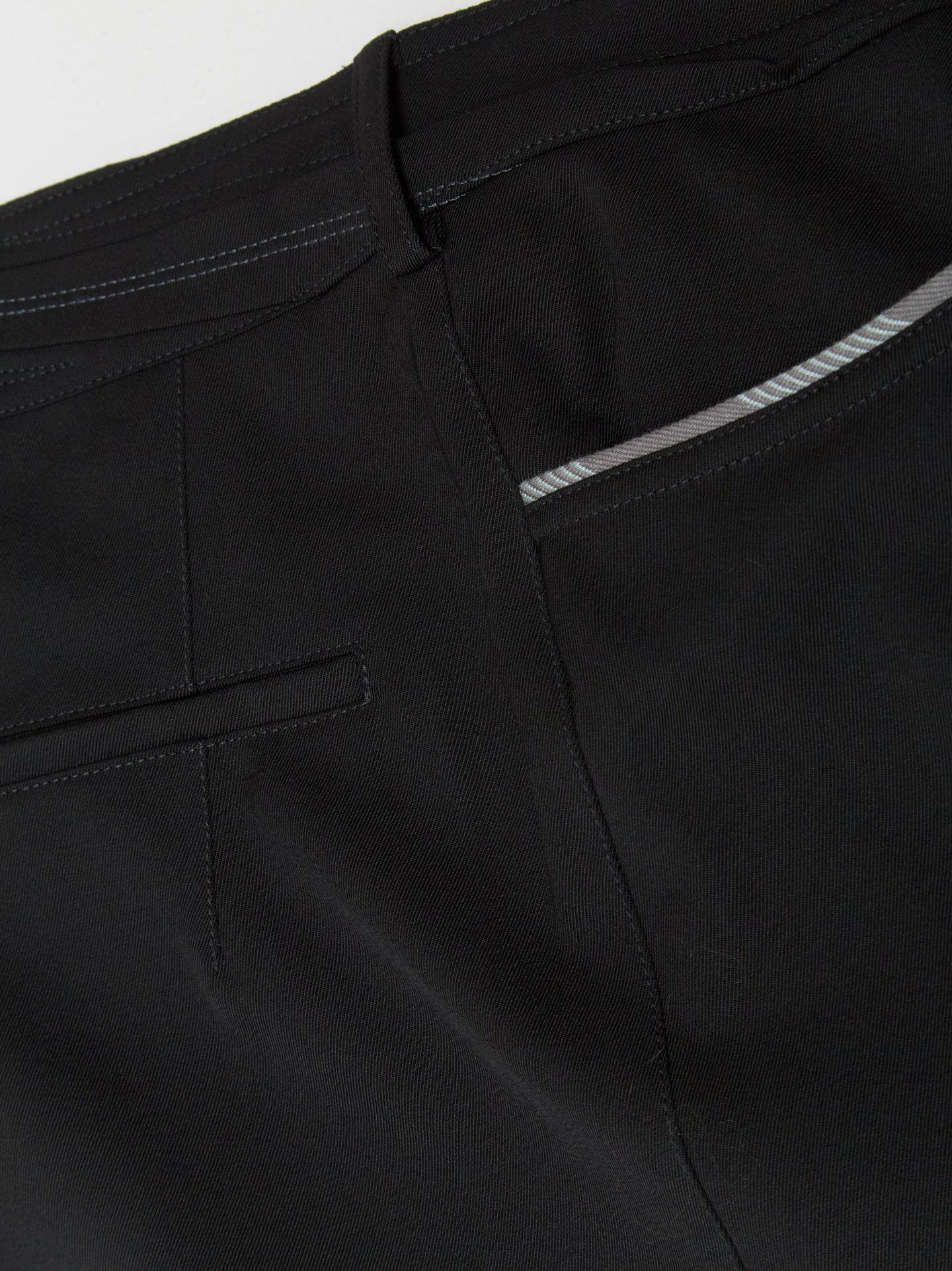 Ohne K-Dart Trouser in Crow Black