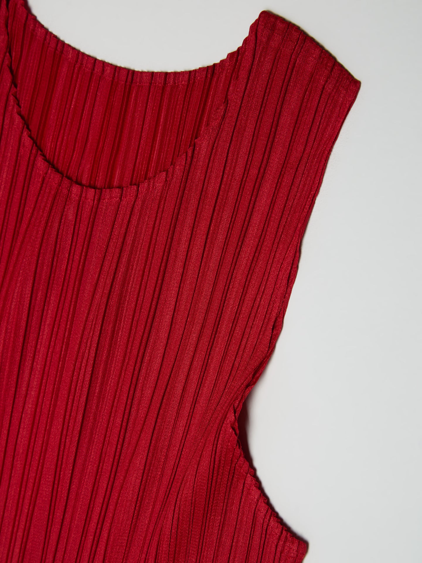 Pleated Sleeveless Dress in Red