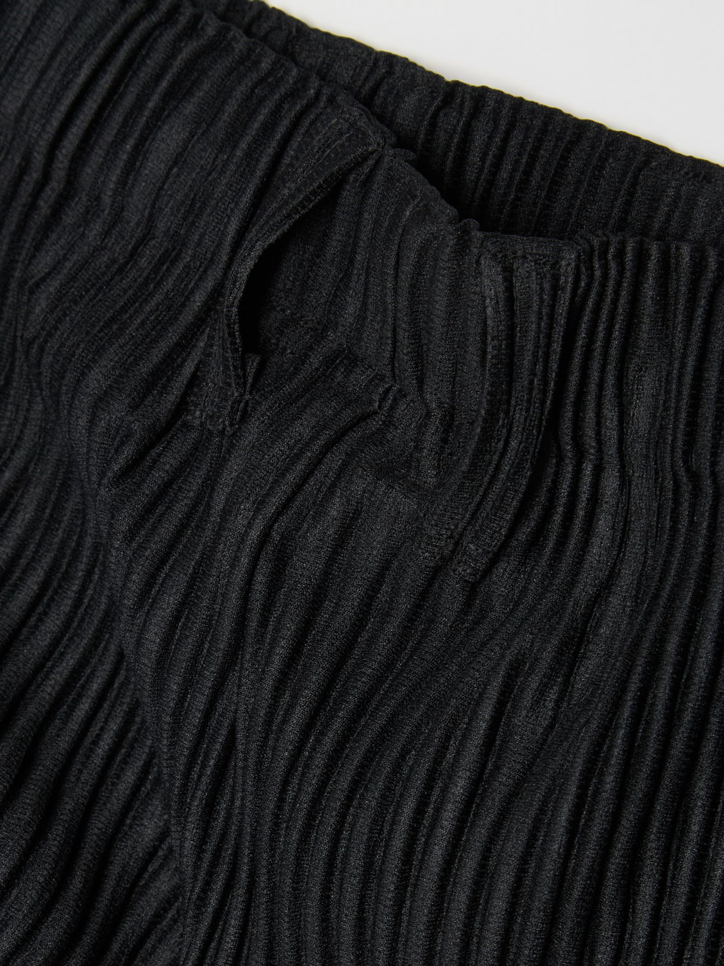 Pleated Slim Fit Pants in Black