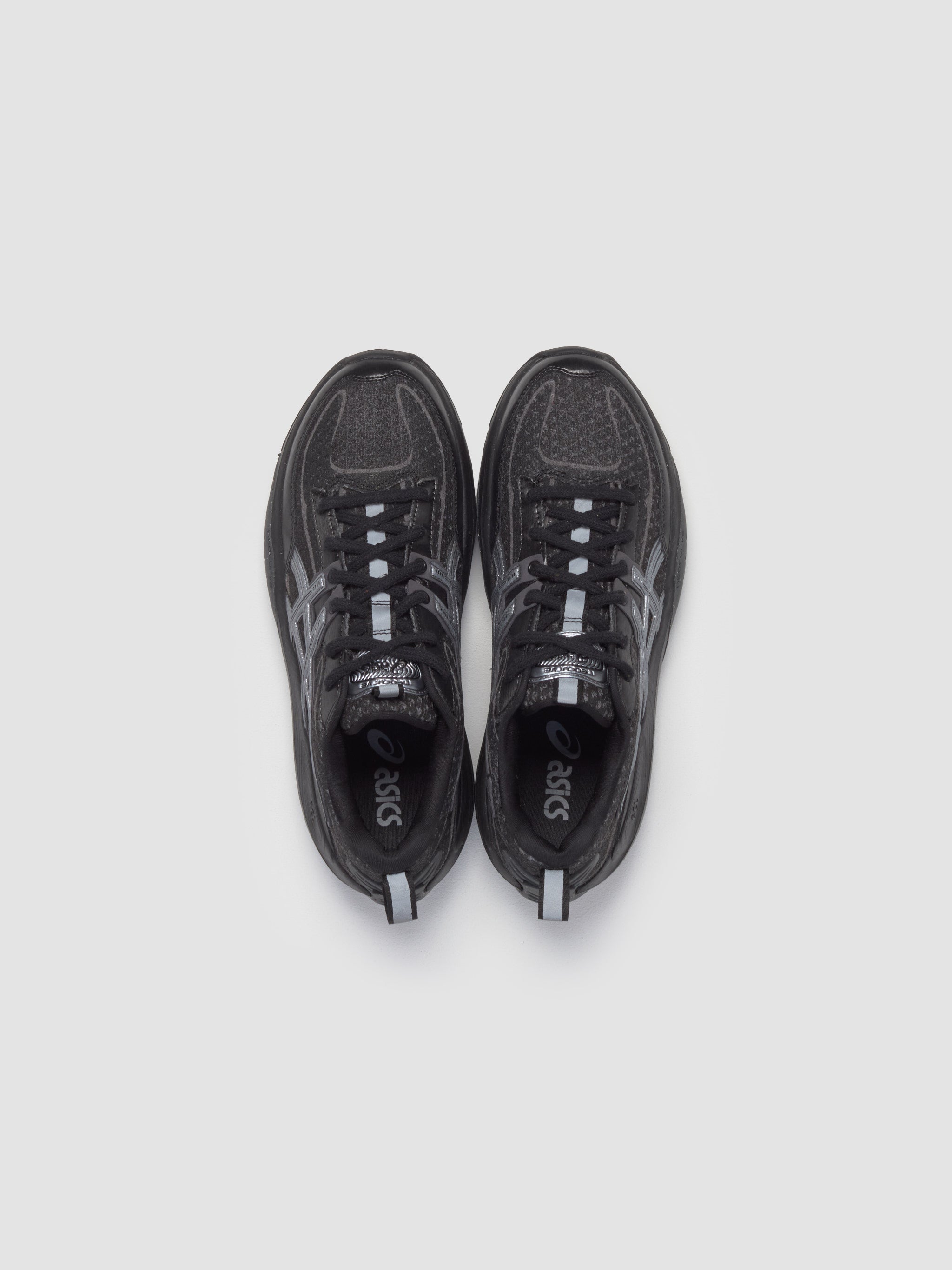Pure black sneakers 2025