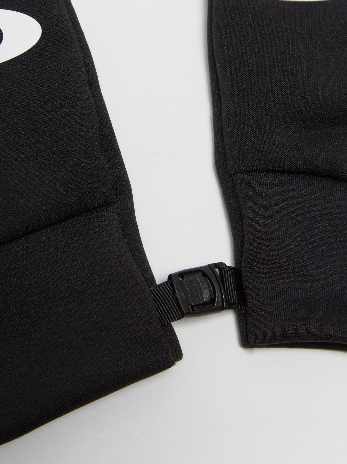 Latitude Fleece Gloves in Blackout