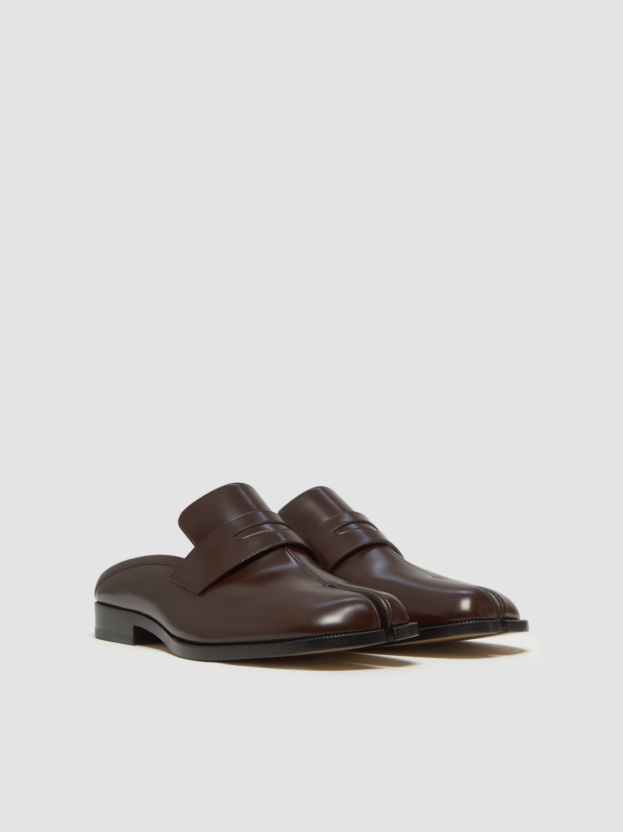 Tabi Mules in Chic Brown