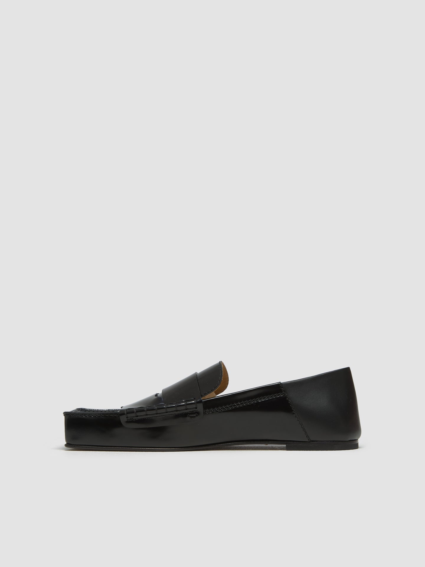 Les Mocassins Carre in Black