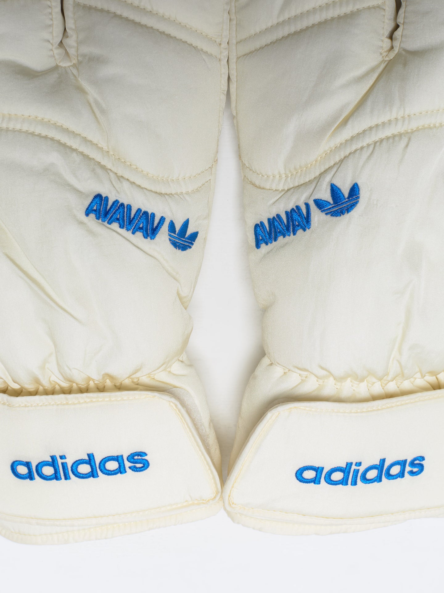 x Avavav Gloves in Cream White