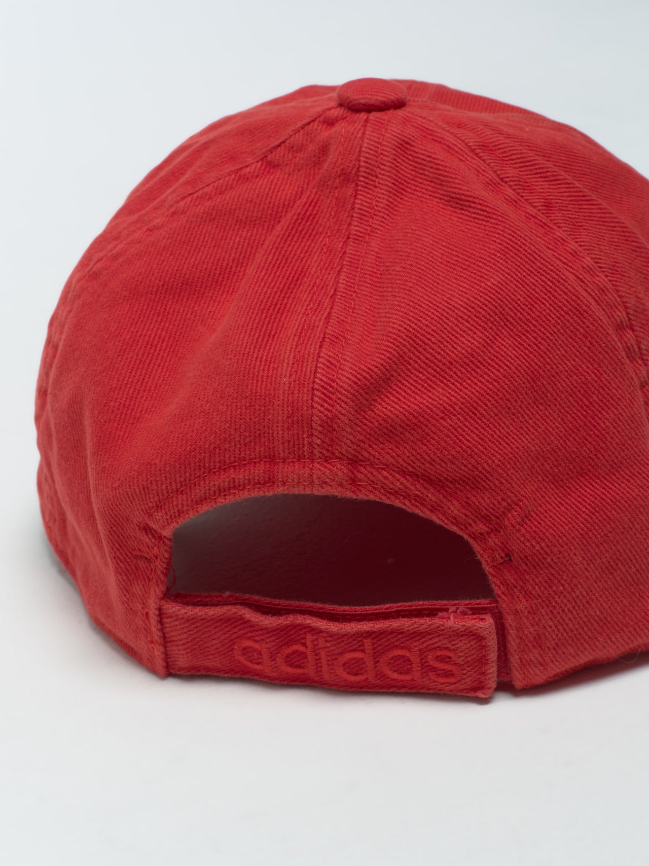 x Avavav Slashed Cap in Better Scarlet