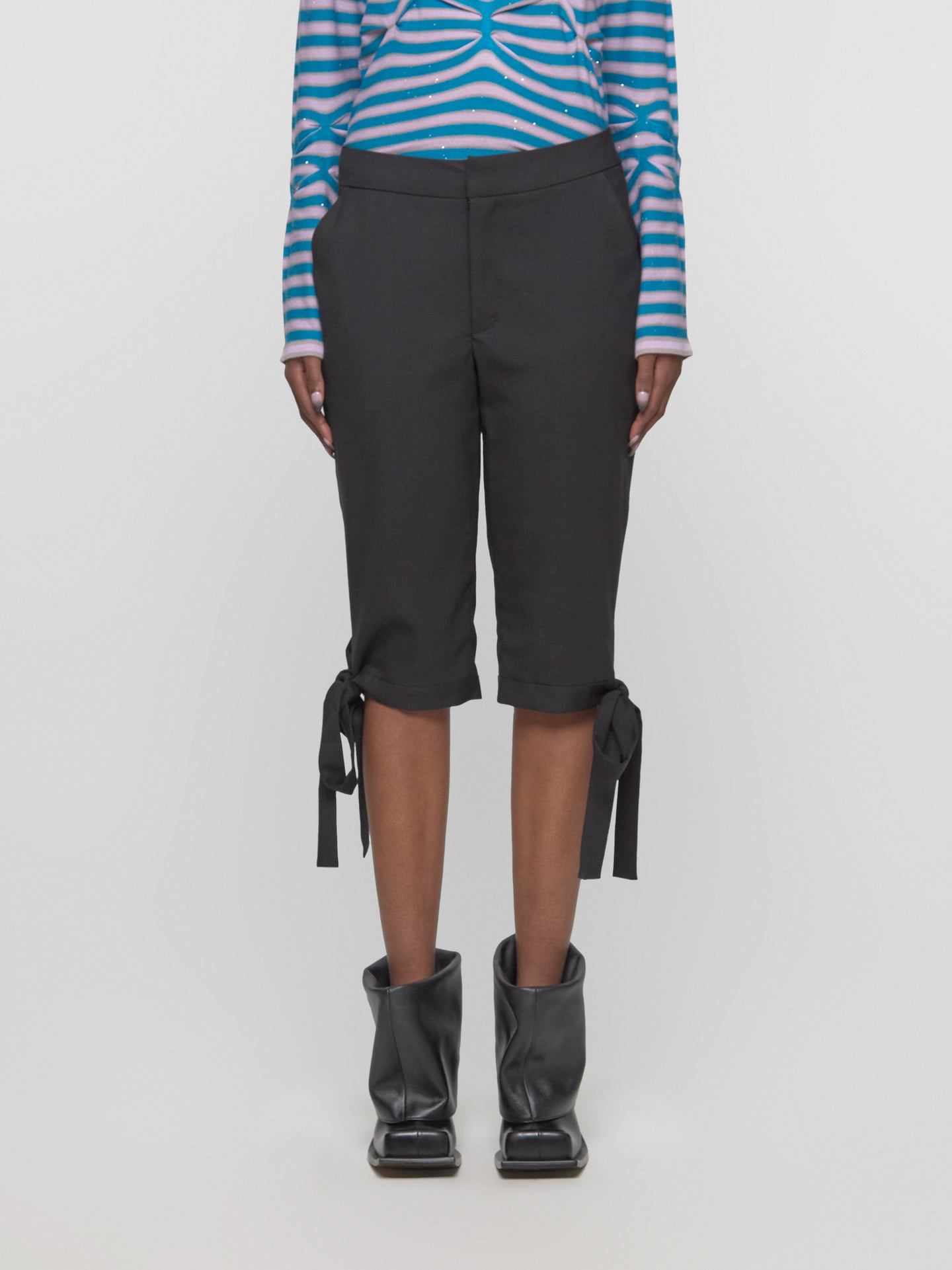 Benedict Bow Capri Pants in Black