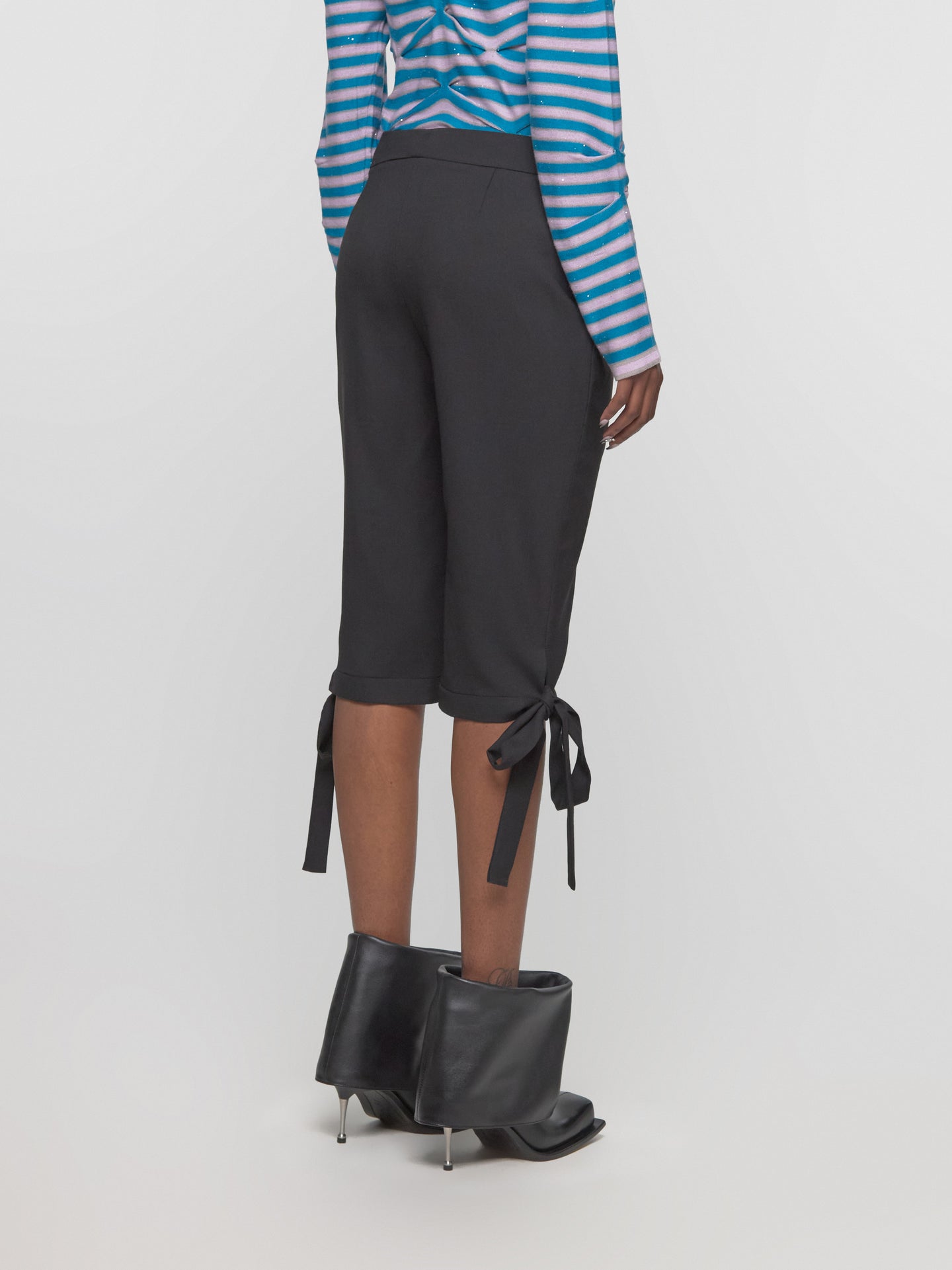 Benedict Bow Capri Pants in Black