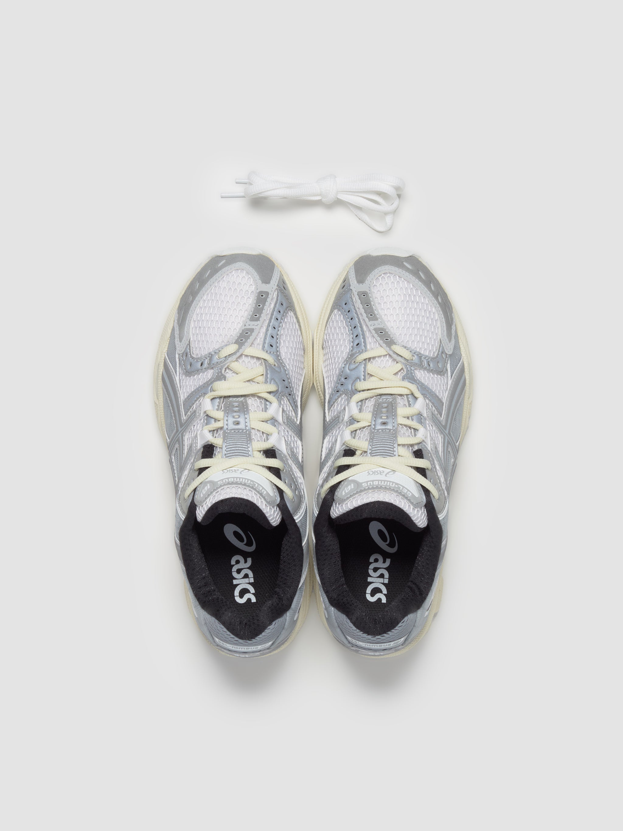 x MIN-NANO GEL-NIMBUS 10.1 Sneaker in White & Sheet Rock