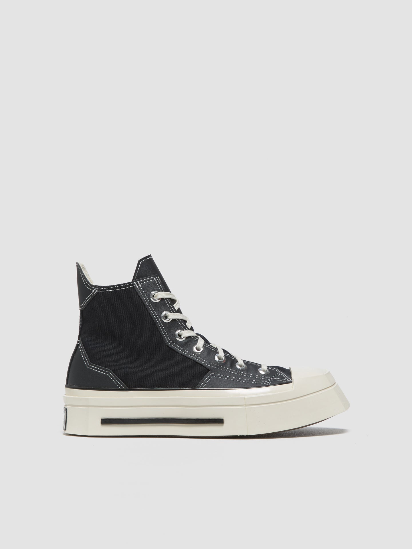 Chuck 70 De Luxe Squared Hi Sneaker in Black & Egret