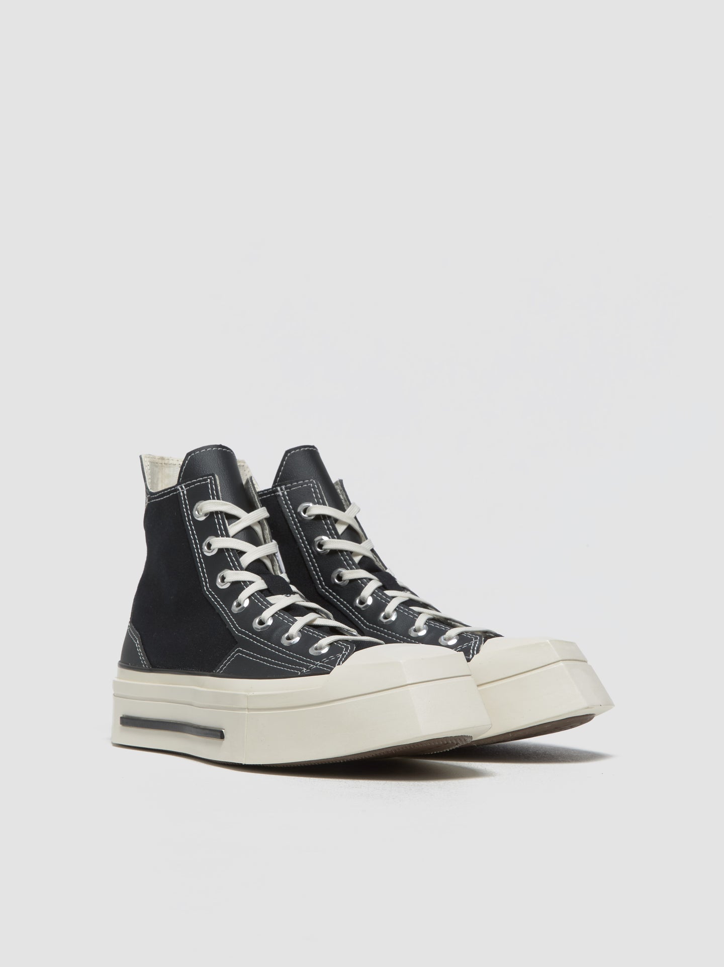 Chuck 70 De Luxe Squared Hi Sneaker in Black & Egret