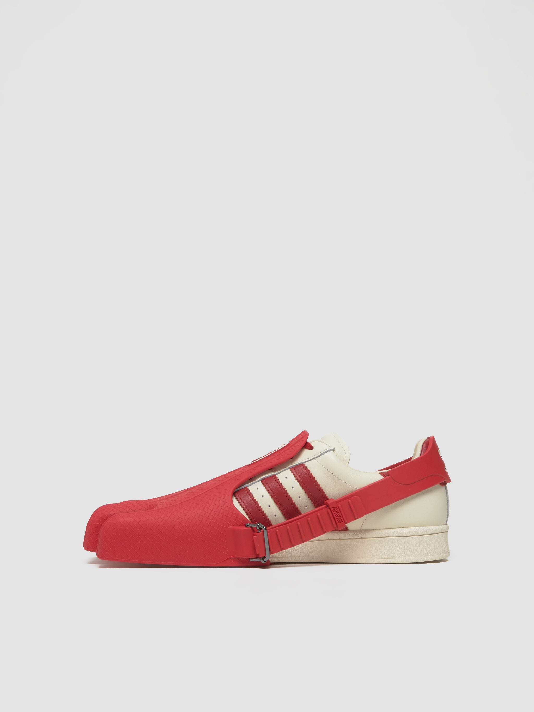 x Avavav Superfinger Superstar Sneaker in Better Scarlet & Off White