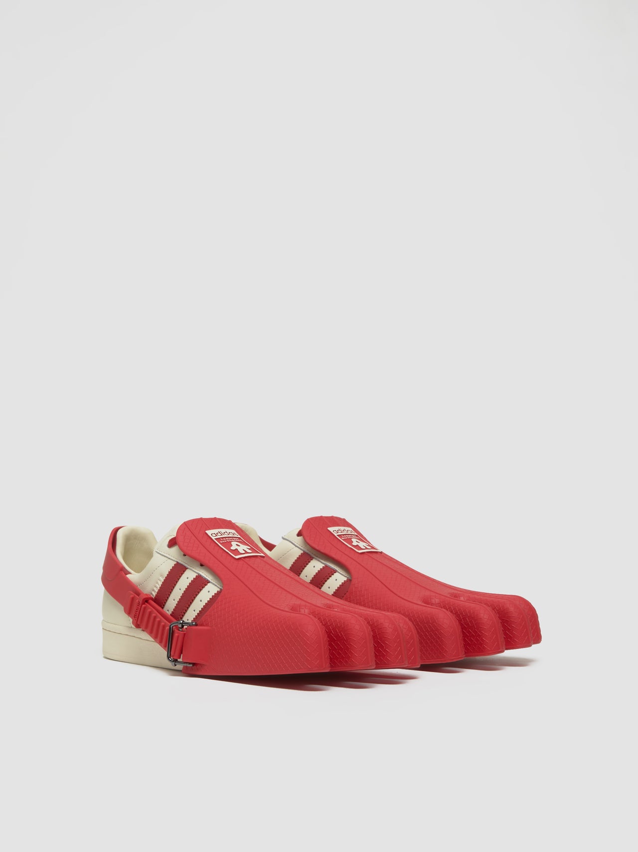 x Avavav Superfinger Superstar Sneaker in Better Scarlet & Off White