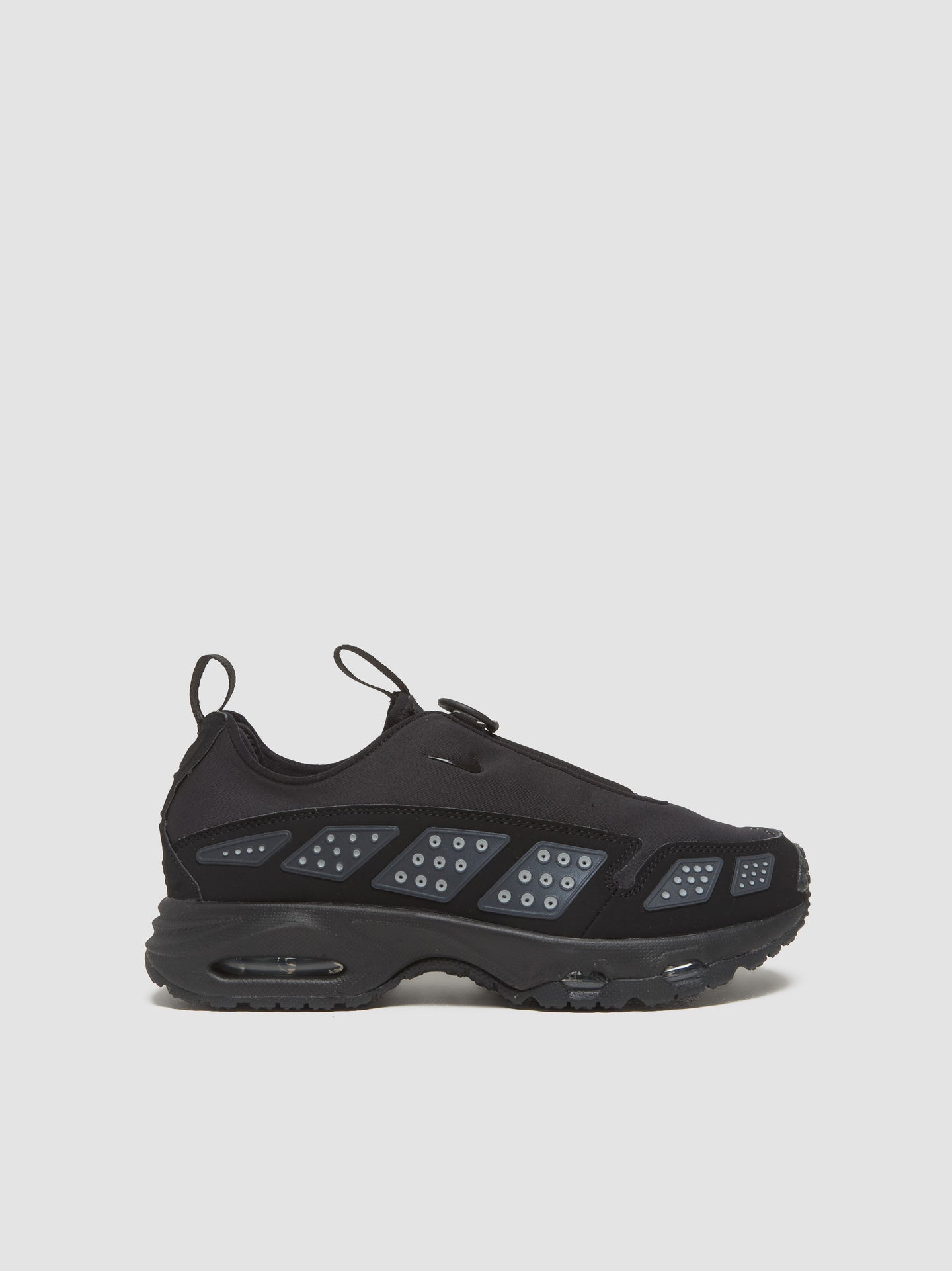 WMNS Air Max SNDR Sneaker in Black & Silver