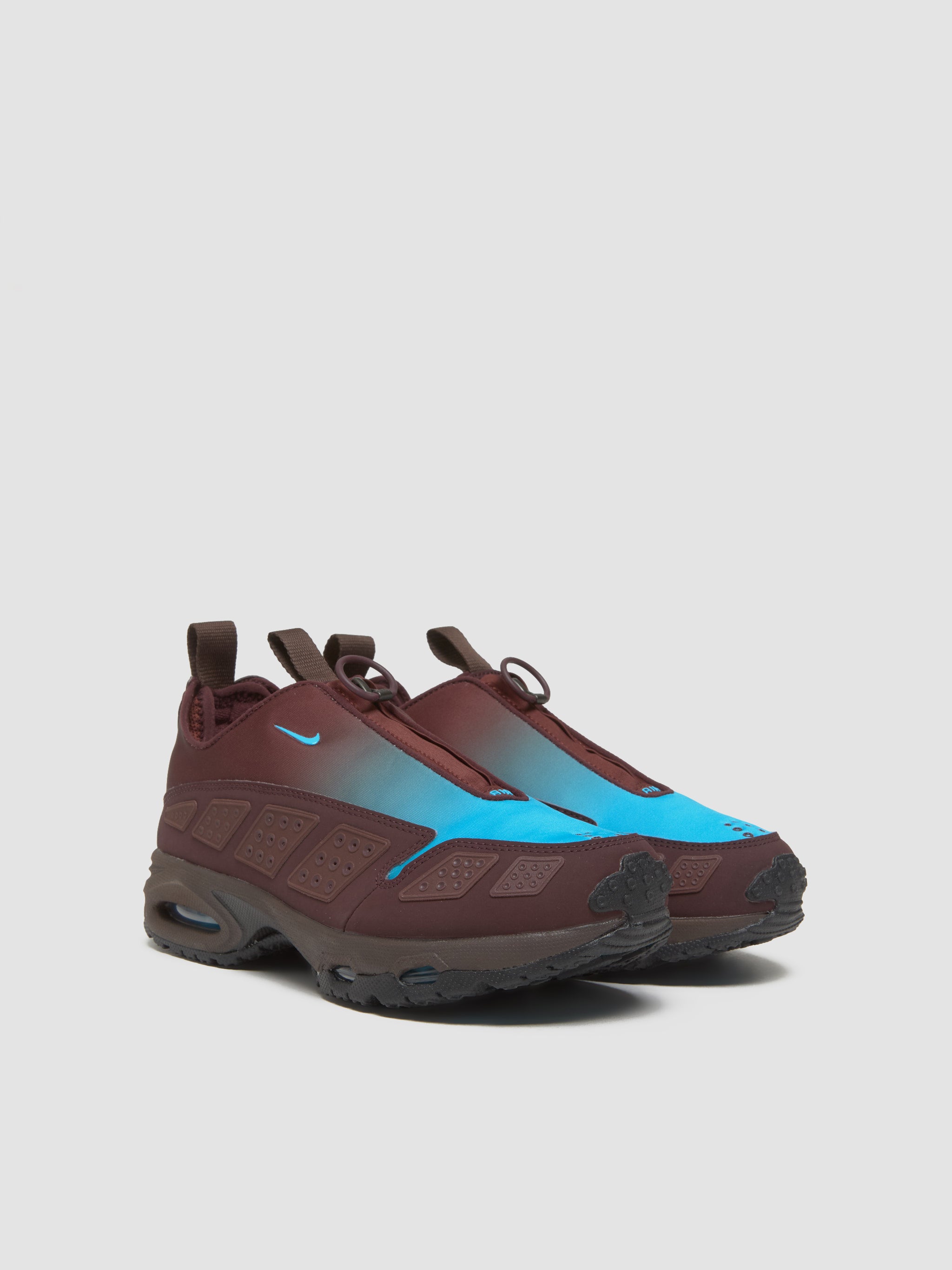 WMNS Air Max SNDR Sneaker in Burgundy Crush & Baltic Blue