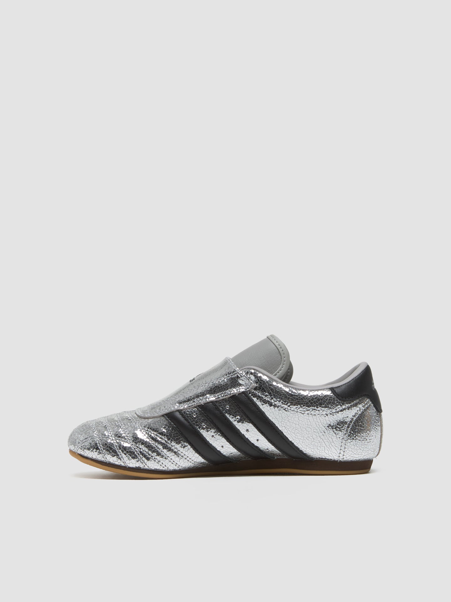 WMNS Taekwondo Sneaker in Silver Metallic & Core Black