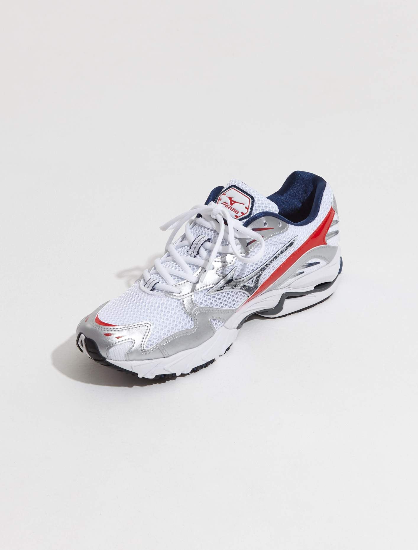 Wave Rider 10 Sneaker in White