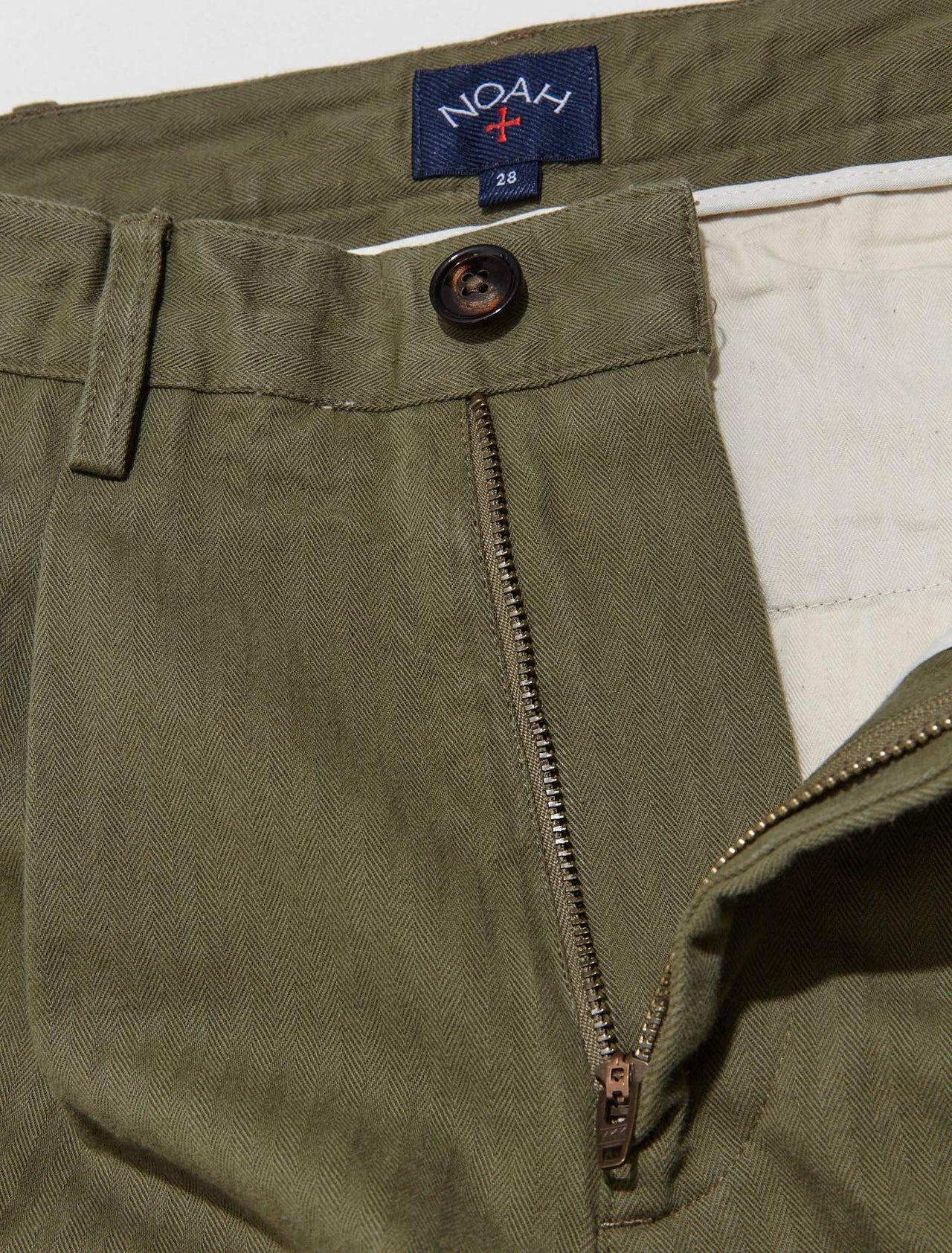 Classic Double-Pleat Herringbone Pant in Army Green