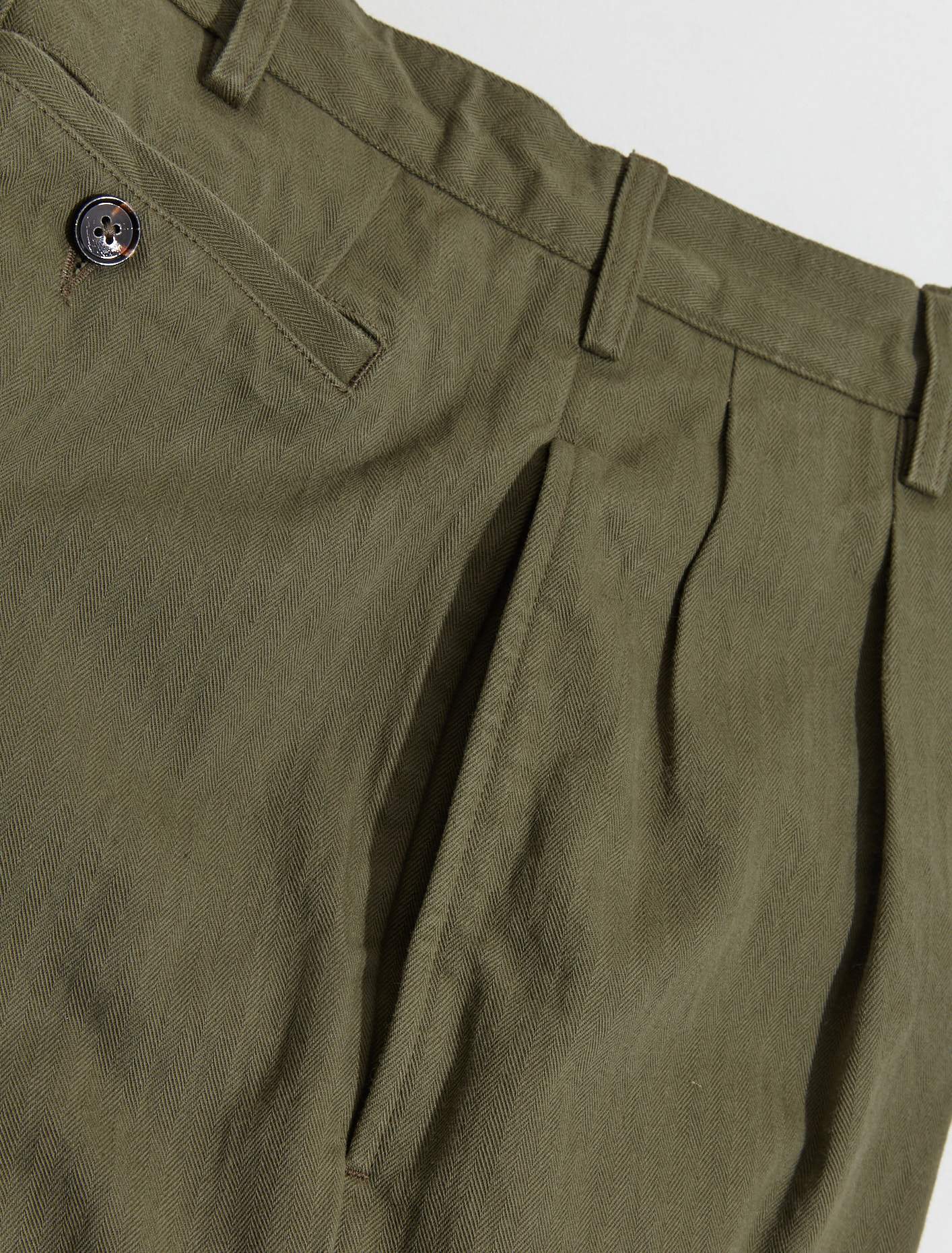 Classic Double-Pleat Herringbone Pant in Army Green