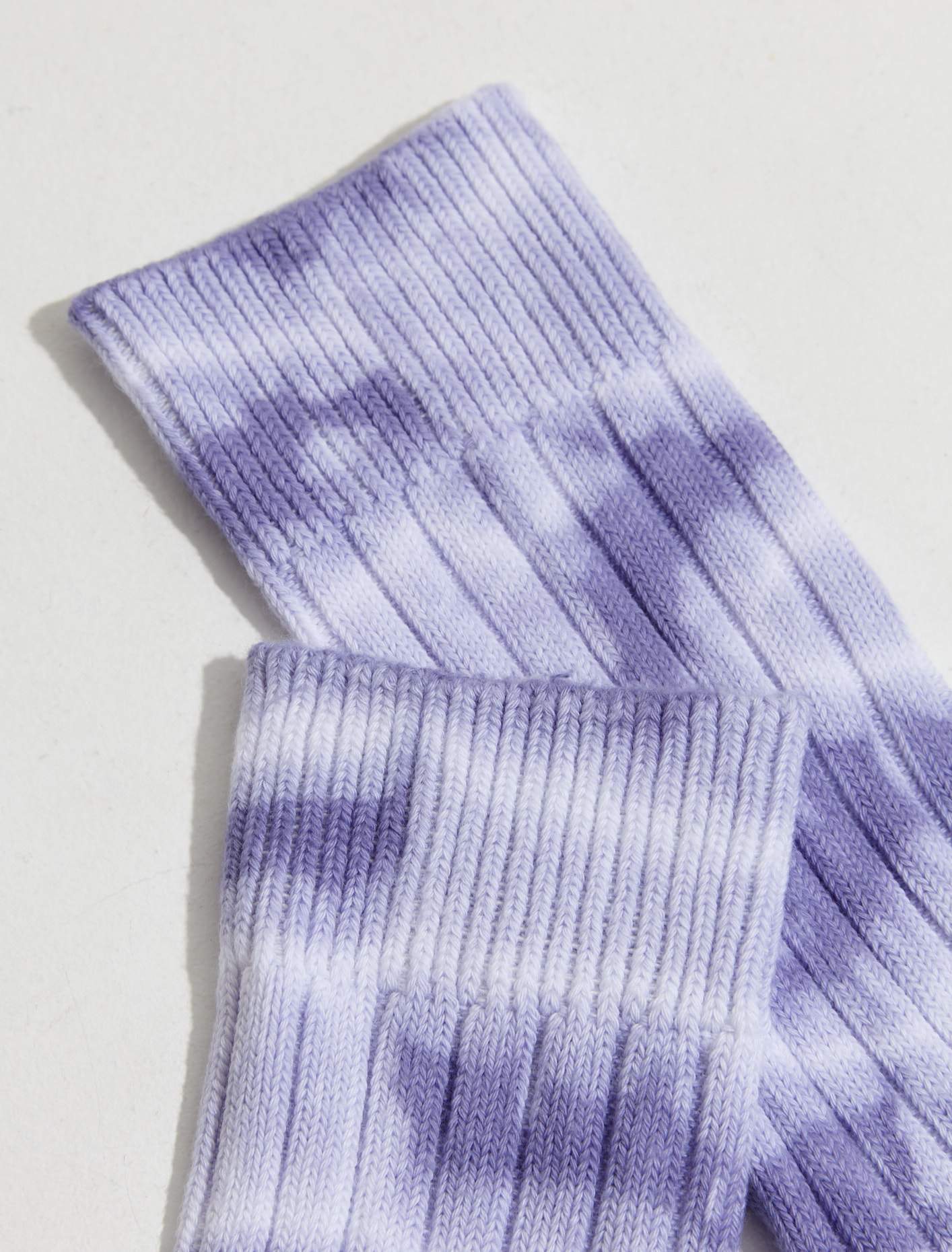 Dyed Ribbed Crew Socks in Lavendar