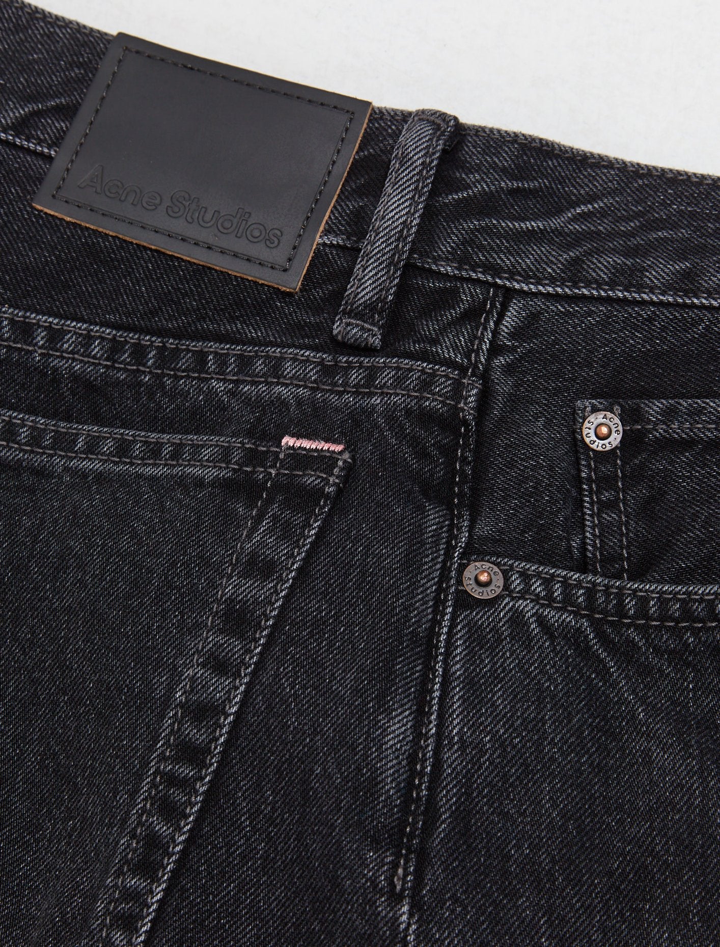 Loose Fit Jeans - 2021F in Black