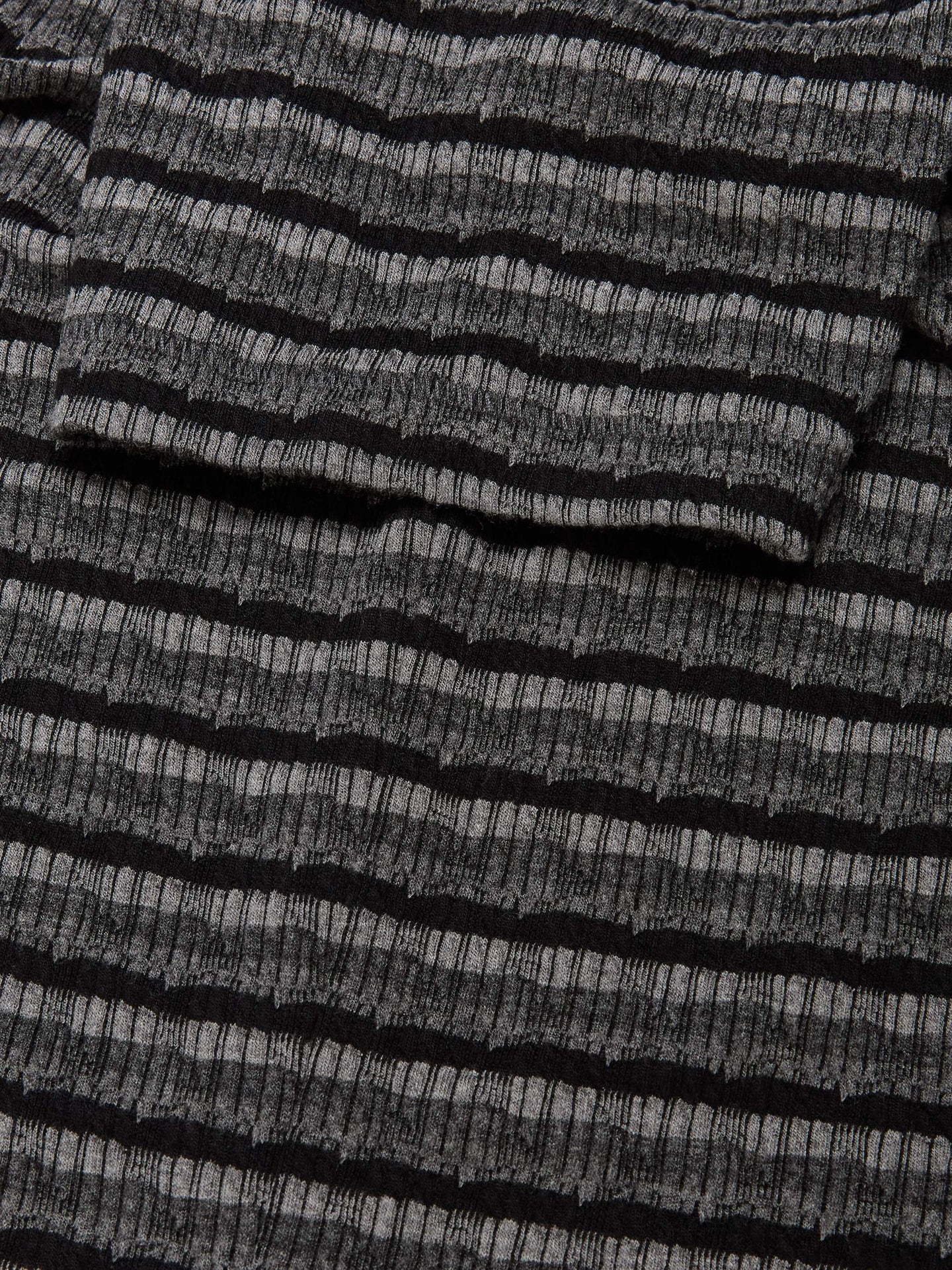 Pruned Short Sleeve T-Shirt in Charcoal