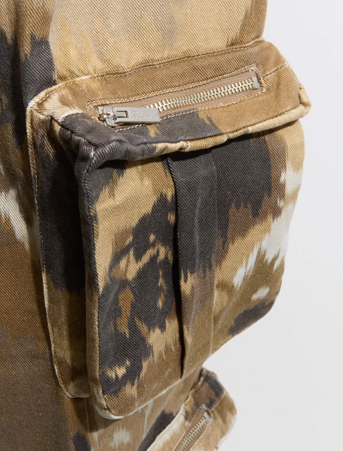 Chiné Camouflage Print Cargo Pants in Camoscio