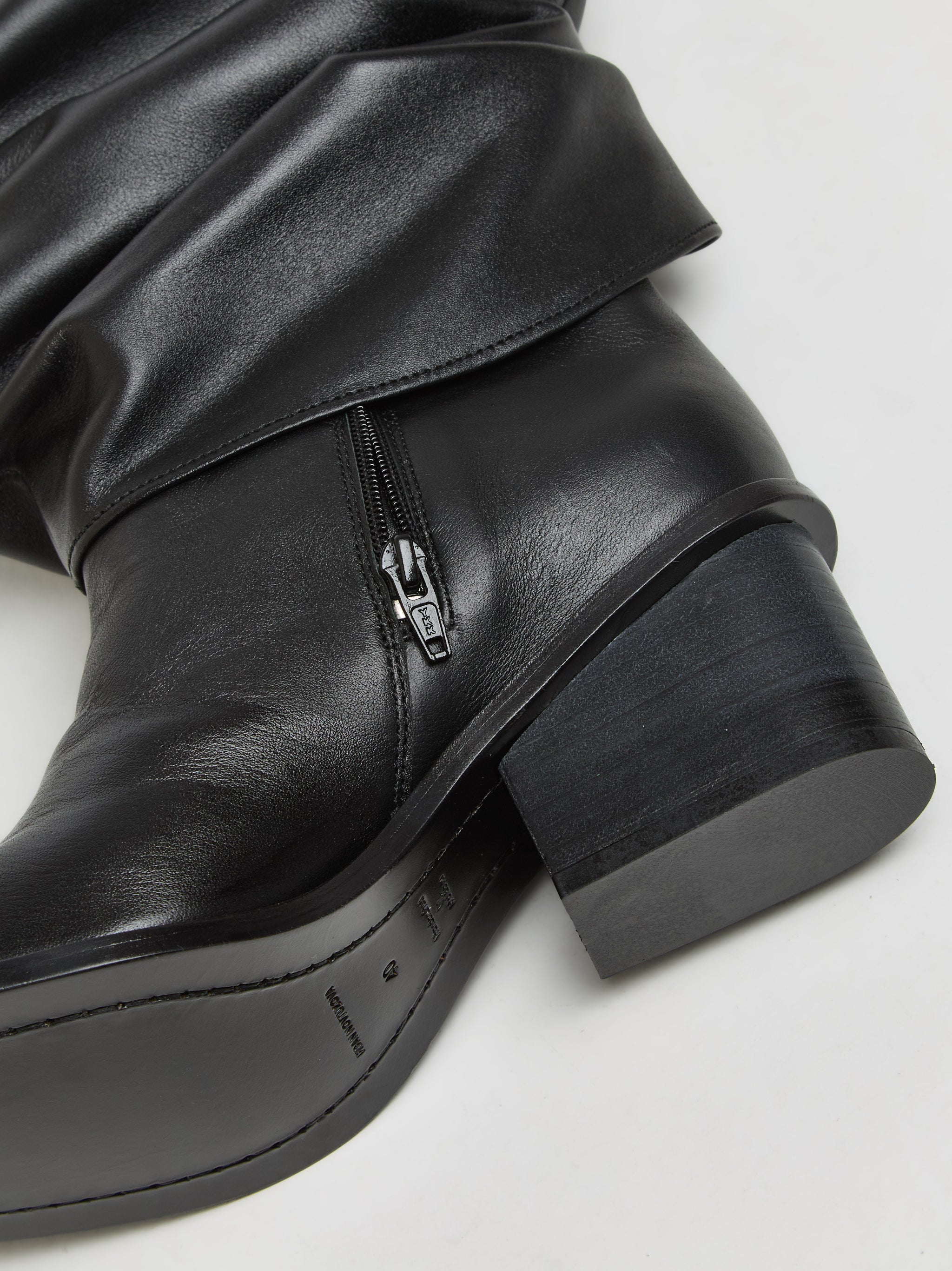 Havva Boots in Black