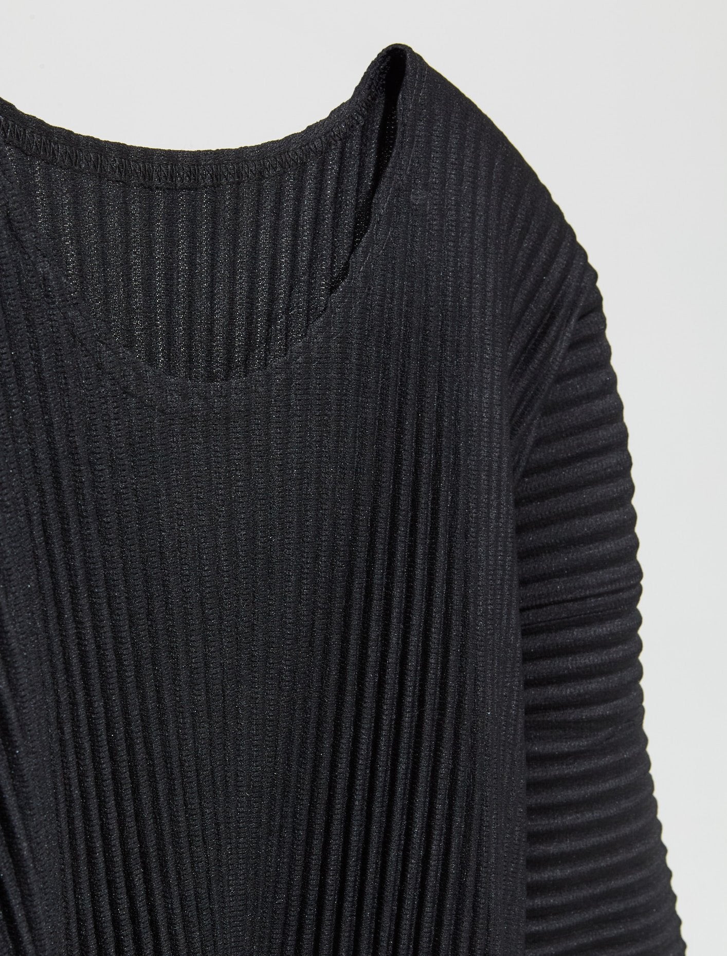 Pleated Sweatshirt in Black