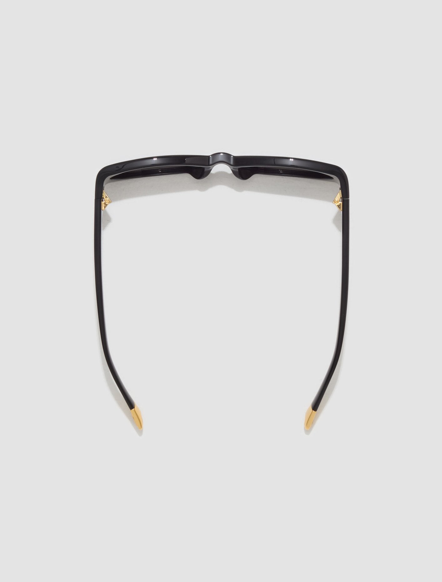 Les Lunettes Ovalo Sunglasses in Black