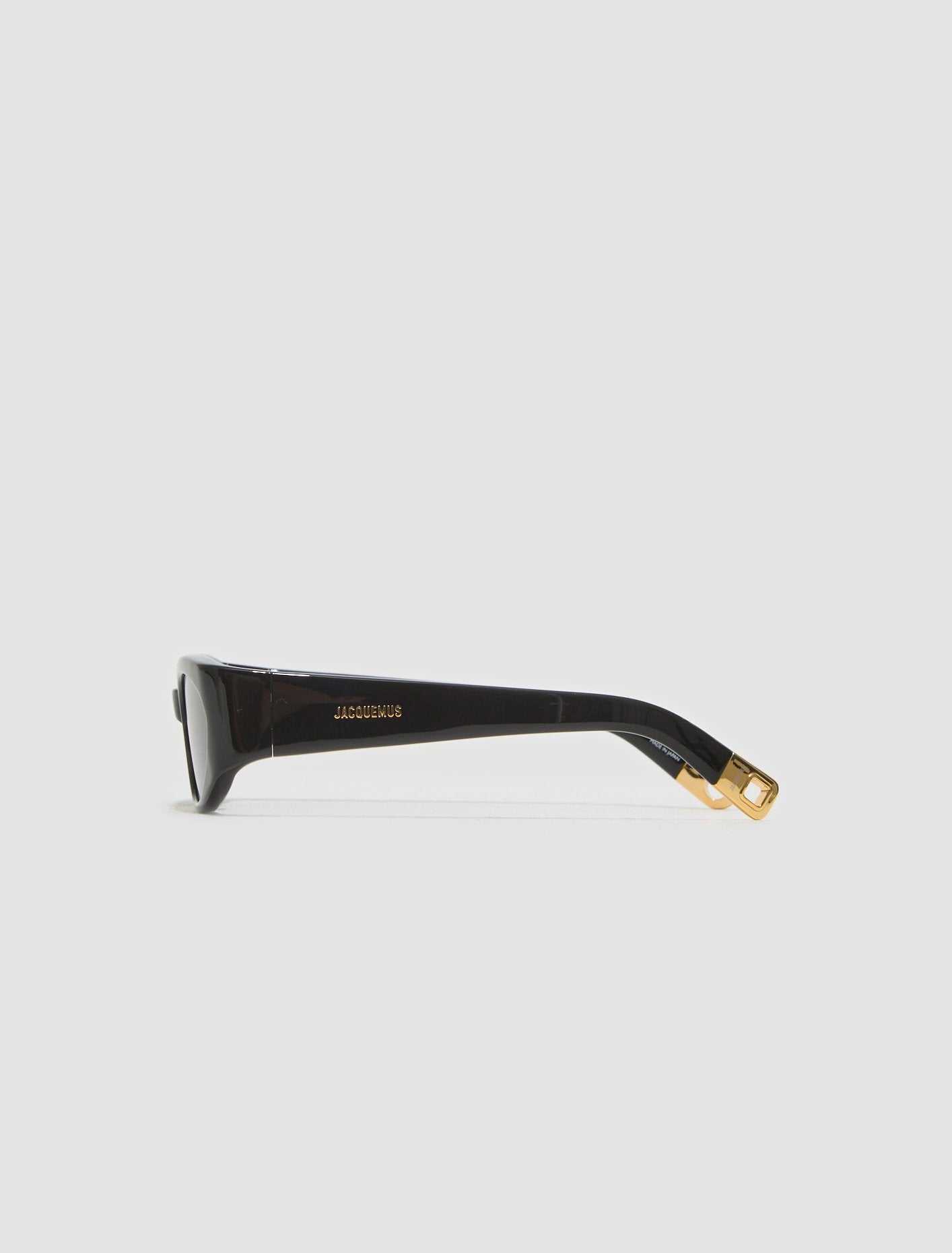 Les Lunettes Ovalo Sunglasses in Black