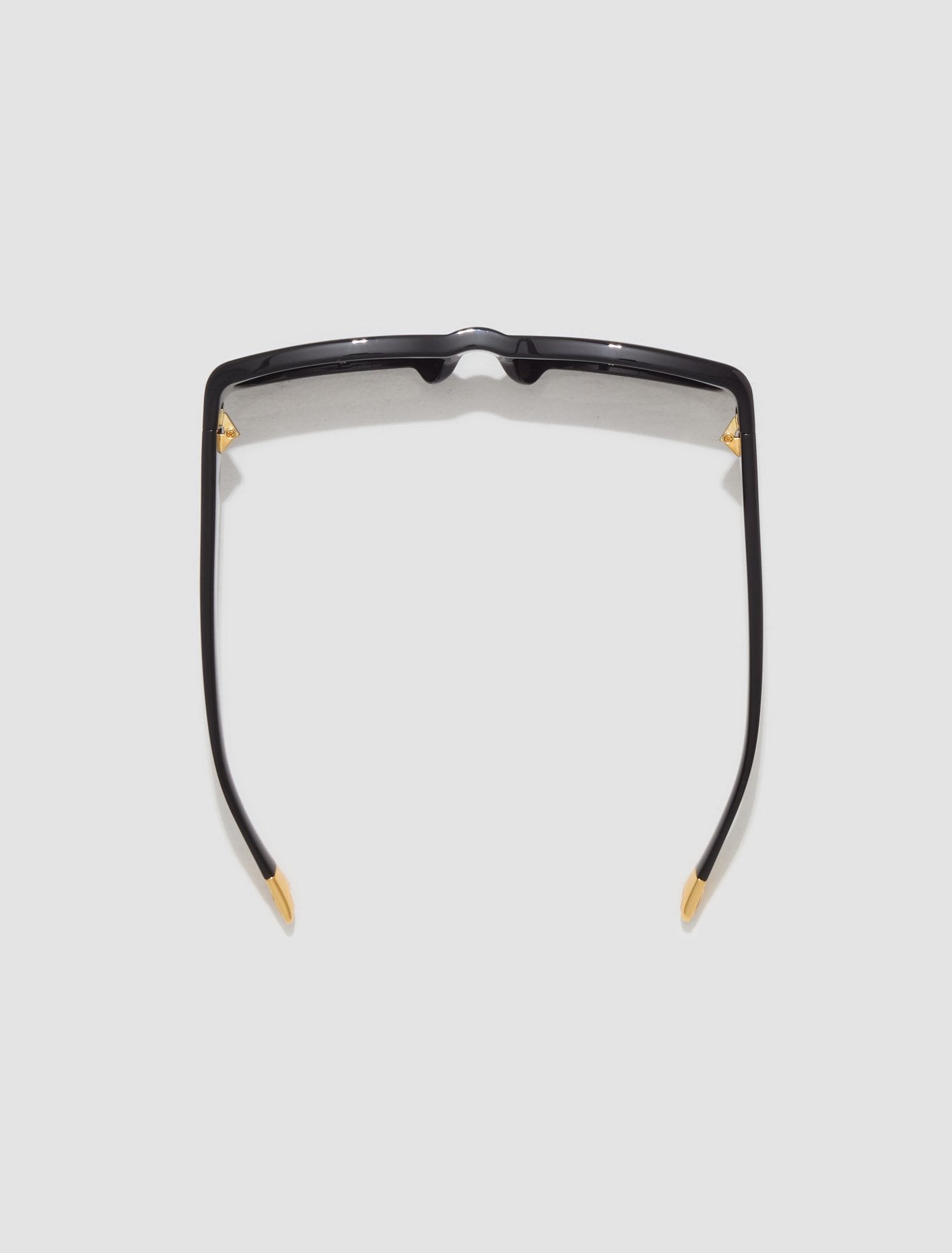 Les Lunettes Pilota Sunglasses in Black