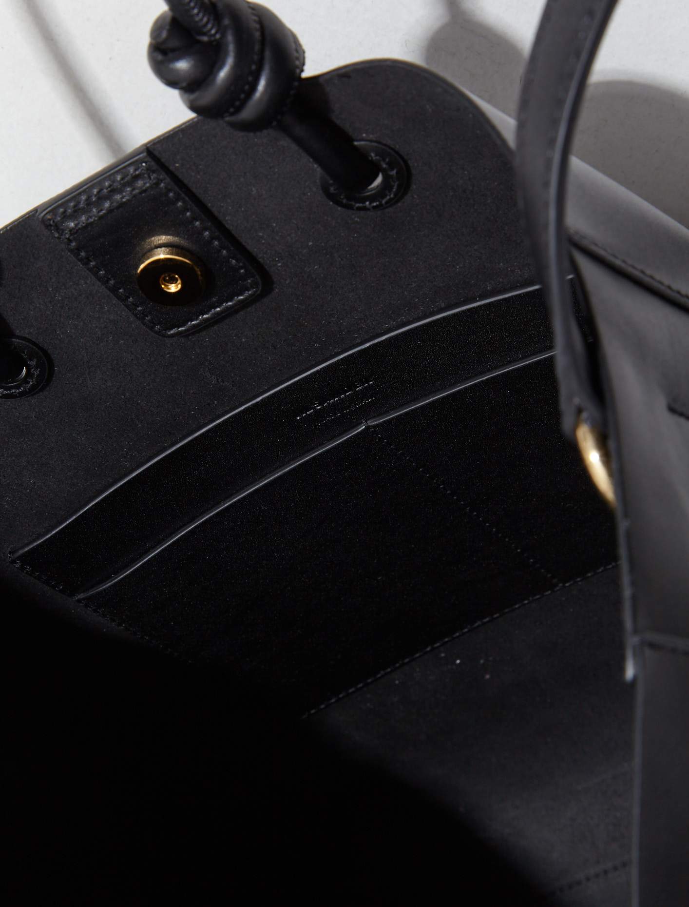 Giro Tote Bag in Black